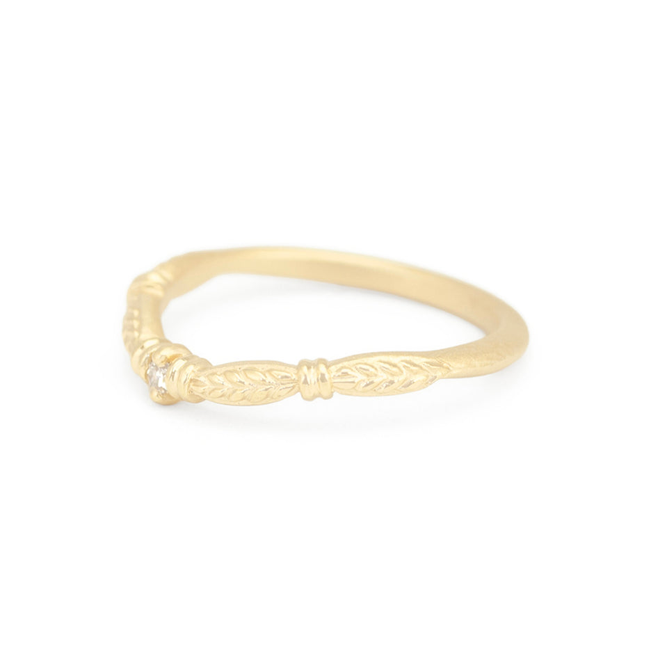 Diamond Curved Guard in Yellow Gold with Detailing Side View