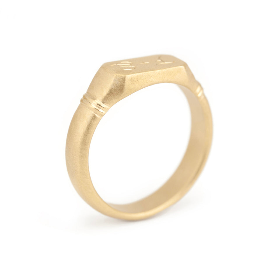 Hand Engraved Men&#39;s Wedding Band in Yellow Gold with Detailing Through Finger View