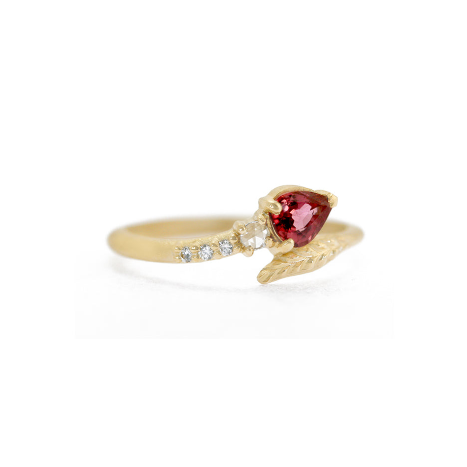 Evergreen Sinu Ring (LC8041) - Apricot Sapphire
