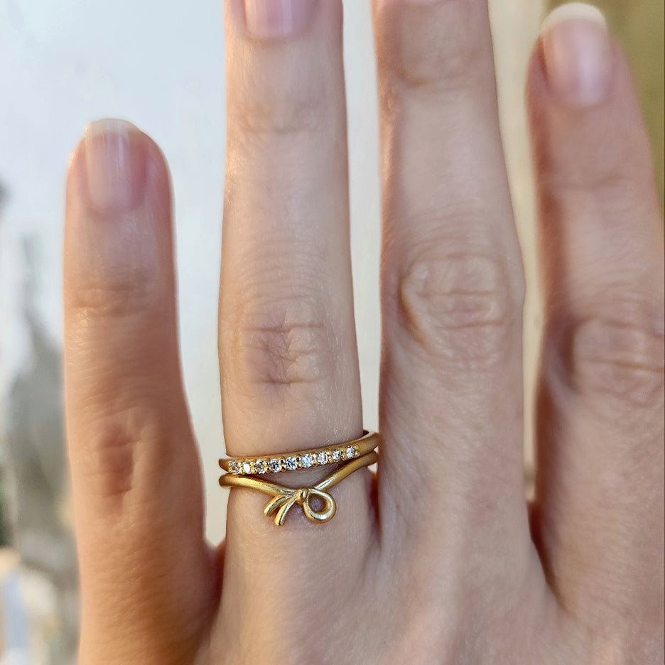 Forget Me Knot Band Yellow Gold