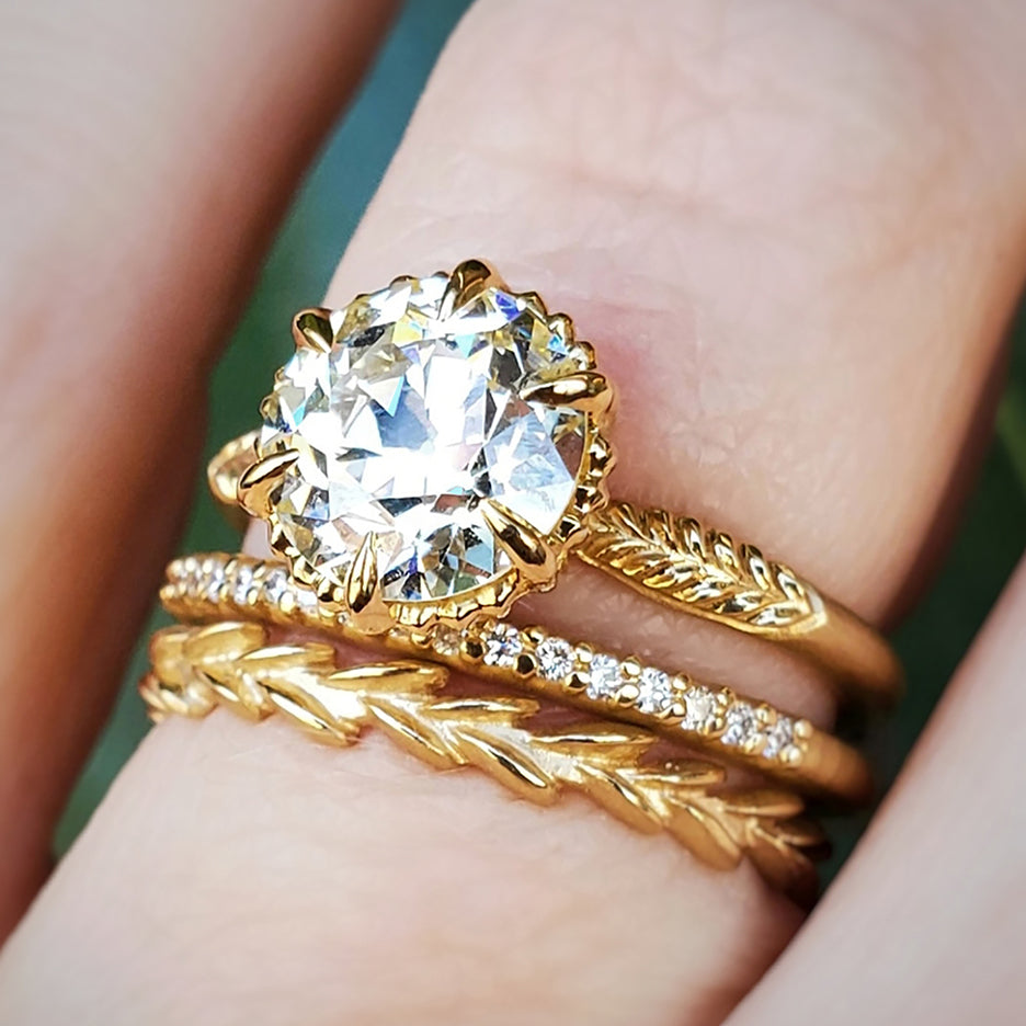 White 9 ct Gold Infinity Rope Diamond Genuine Garnet Engagement Ring BII :  Amazon.co.uk: Fashion