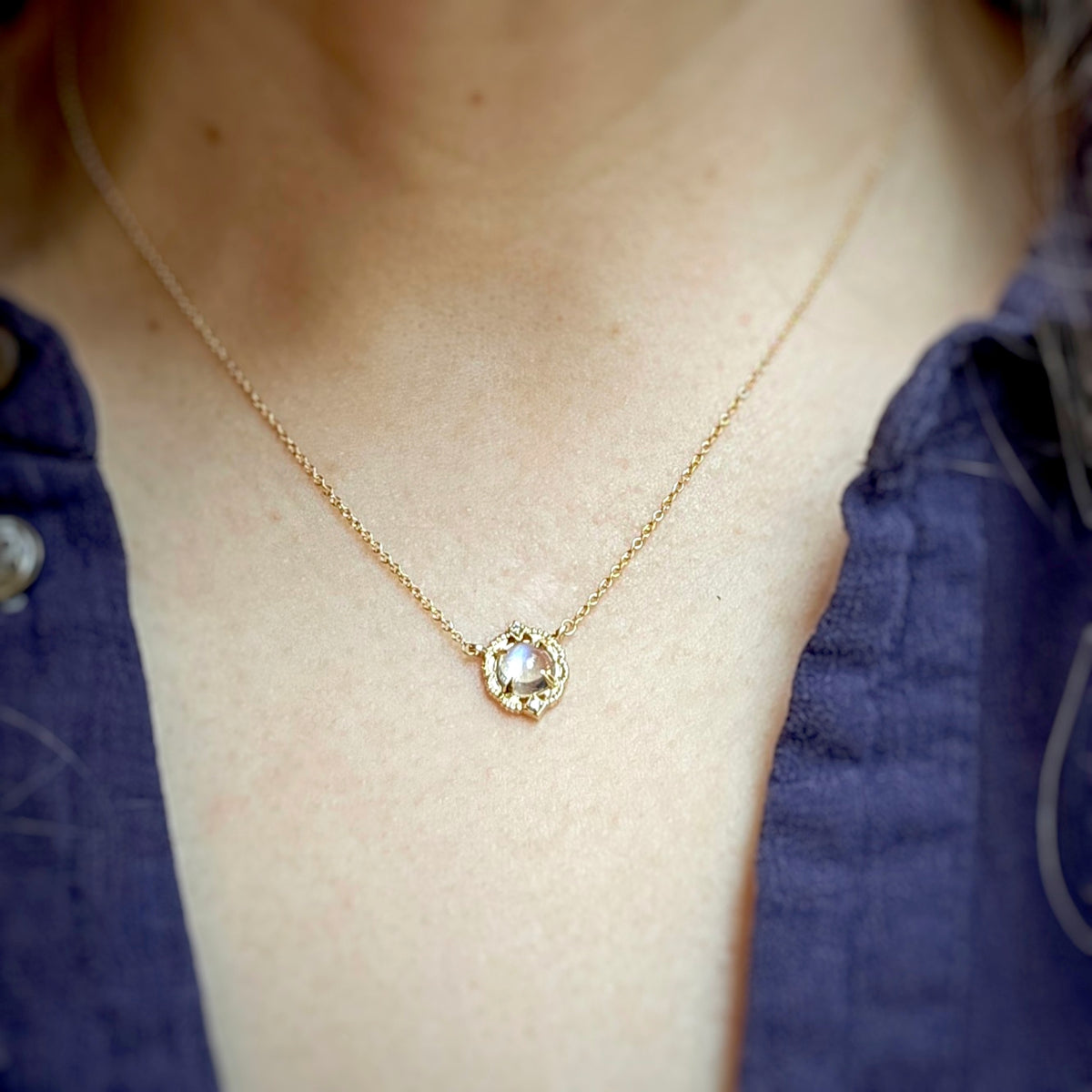 Venise Frame Necklace - Moonstone (MT9102)