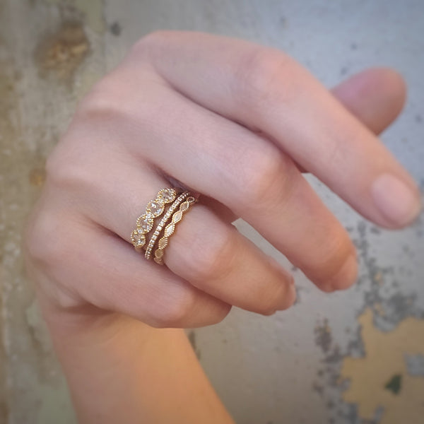 Ribbed Triangle Thin Plain Band - Yellow Gold